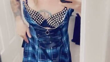 Shemale Baddie Loves Showing Her Body - 5 image