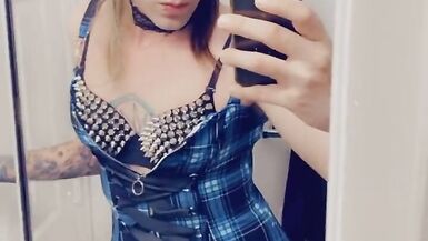 Shemale Baddie Loves Showing Her Body - 7 image