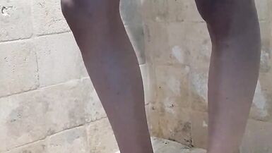 Shower naked and sexy sandals - 7 image