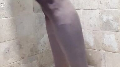 Shower naked and sexy sandals - 8 image