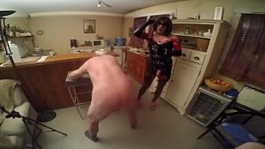 old slave whipped by latex shemale - 1 image