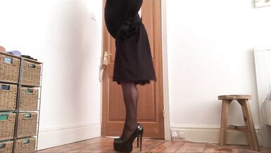 stunning legs in black nylon (2) - 3 image