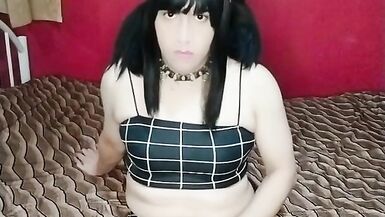 shemale masturbating on bed - 10 image