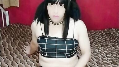 shemale masturbating on bed - 12 image