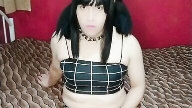 shemale masturbating on bed - 4 image