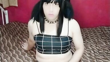 shemale masturbating on bed - 5 image