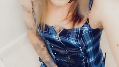 Gorgeous Tranny Fingering Herself - 2 image