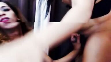 Shemale Babe Enjoy Sucking Her Partner Cock - 5 image