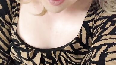 Blondy Bells hurting for a squirting - 11 image