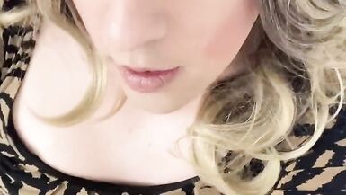 Blondy Bells hurting for a squirting - 8 image