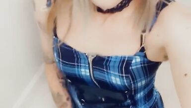 Beautiful Tgirl Puts on a sexy show - 13 image