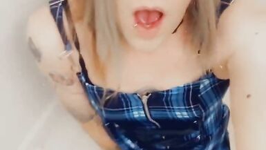 Beautiful Tgirl Puts on a sexy show - 8 image