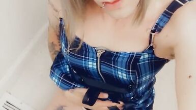 Beautiful Tgirl Puts on a sexy show - 9 image