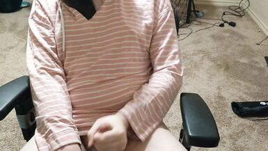 Tgirl edges for thirty mintues until mind melting orgasm - 2 image