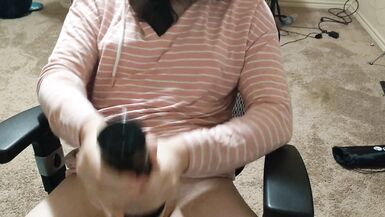 Tgirl edges for thirty mintues until mind melting orgasm - 4 image