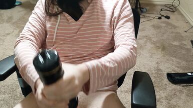 Tgirl edges for thirty mintues until mind melting orgasm - 5 image