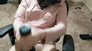 Tgirl edges for thirty mintues until mind melting orgasm - 8 image