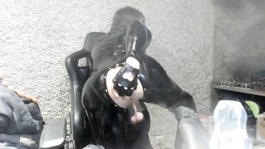 entrainement anal sissy, plein de godes et une bouteille :p - 14 image