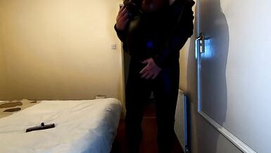 kelly cd in black pvc leggings playing and cuming in the bedroom - 4 image