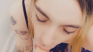 Lingerie Tranny Gets Horny For Cock - 15 image