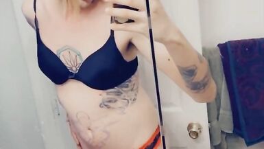 Lingerie Goddess Gets So Turned On - 11 image