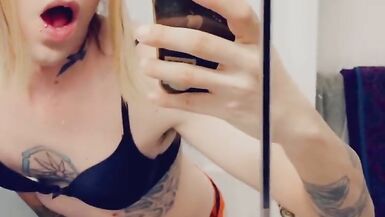 Lingerie Goddess Gets So Turned On - 14 image