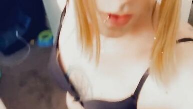 Lingerie Goddess Gets So Turned On - 15 image