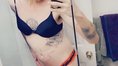 Lingerie Goddess Gets So Turned On - 5 image