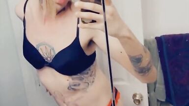 Lingerie Goddess Gets So Turned On - 7 image