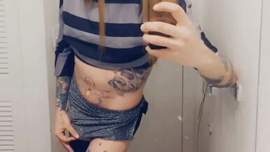 Seductive Shemale Wants To Suck Your Cock - 1 image