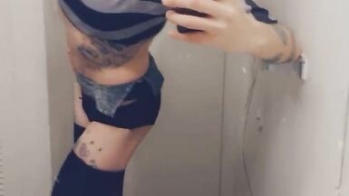 Seductive Shemale Wants To Suck Your Cock - 3 image