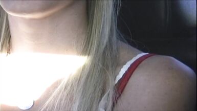 Ele convidou 2 raparigas para fazer um video caseiro porno