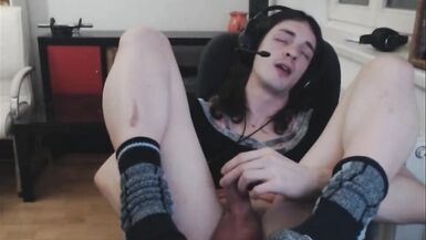 Theresa Si getting ready for her first camshow, first time playing with the ESCA vibrator practice dirtytalk and fuck - 10 image