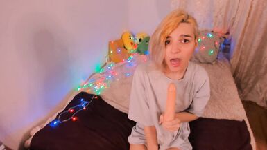 The girl with a surprise missed her fans - 11 image