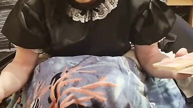 doing my make up - 4 image