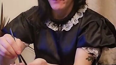 putting on eyeshadow - 5 image