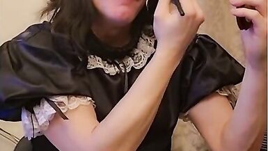 putting on eyeshadow - 7 image