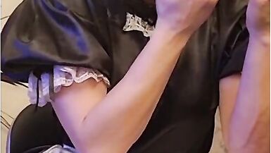 putting on eyeshadow - 8 image