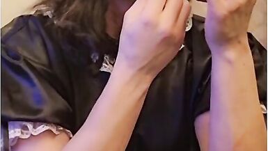 putting on eyeshadow - 9 image