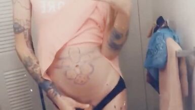 Pretty Pink Tranny Wants To Wrap Her Lips Around Big Cocks - 10 image