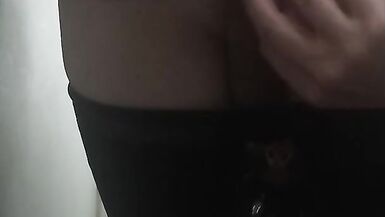 Sexy travesti colombiana juega con bolas anales bajo su ropa - 14 image