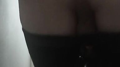 Sexy travesti colombiana juega con bolas anales bajo su ropa - 15 image