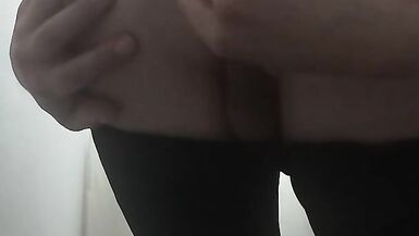 Sexy travesti colombiana juega con bolas anales bajo su ropa - 6 image