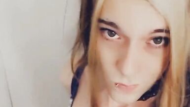 Goth Girl Wants To Play