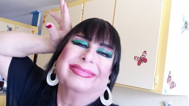 Michele Thompson Wants Married Men - 1 image