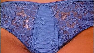 Brillenschlange fistet sich in der Kueche - 12 image