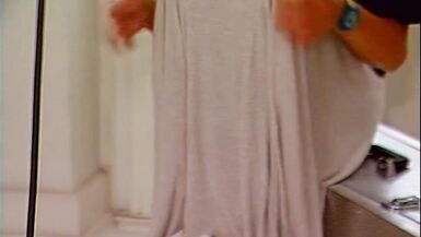 Brillenschlange fistet sich in der Kueche - 2 image