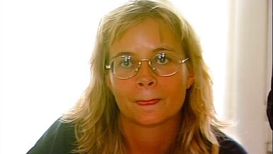 Brillenschlange fistet sich in der Kueche - 4 image