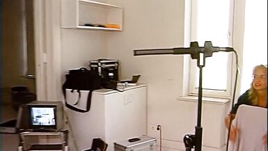 Brillenschlange fistet sich in der Kueche - 5 image