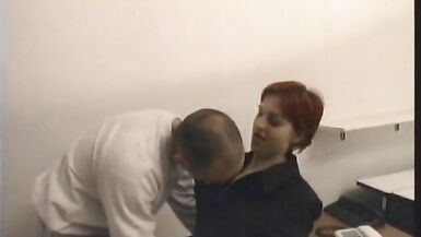 Redhead babe spreads legs apart to get her clitoris sucked - 6 image